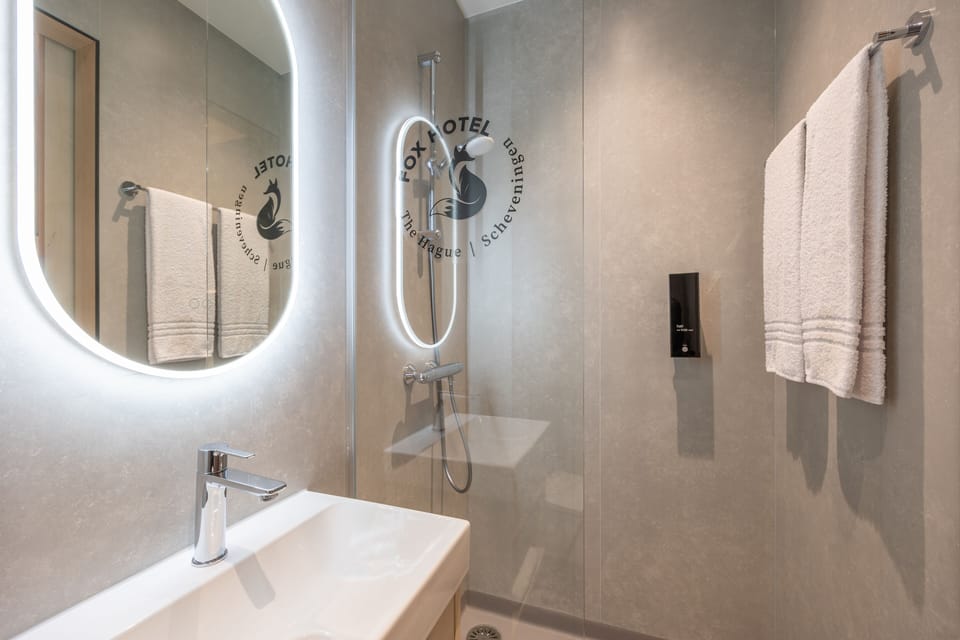 Shower, towels