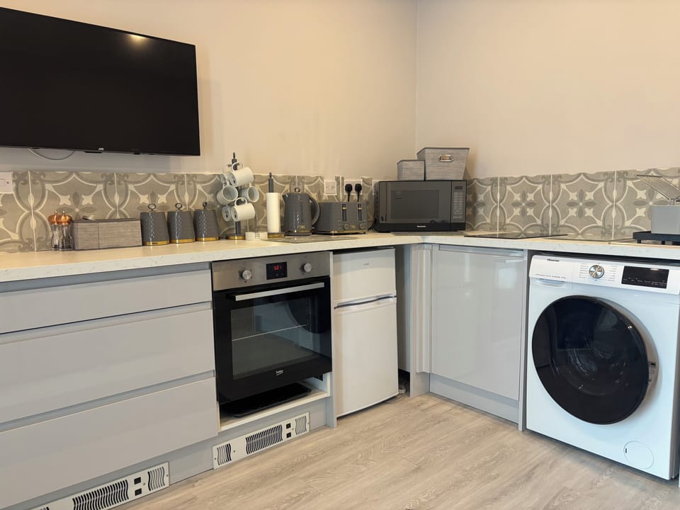 Kitchenette/lounge.
