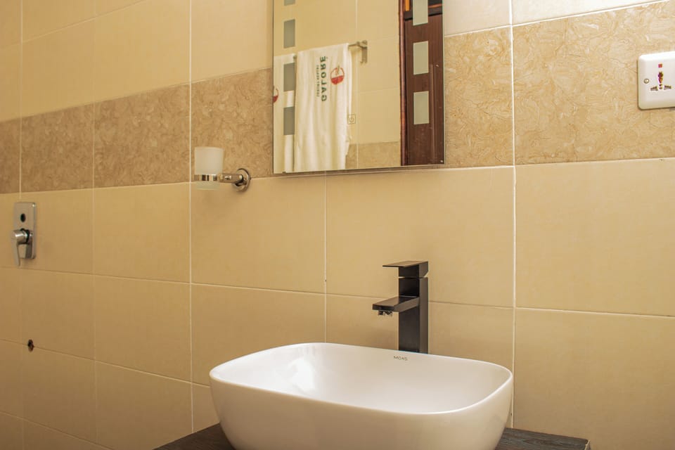 Standard Room | Bathroom | Shower, rainfall showerhead, bathrobes, slippers