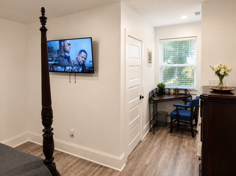 The Gold Room features a queen-size bed, Smart TV, and dedicated workspace: perfect for catching up on work or winding down with your favorite shows.