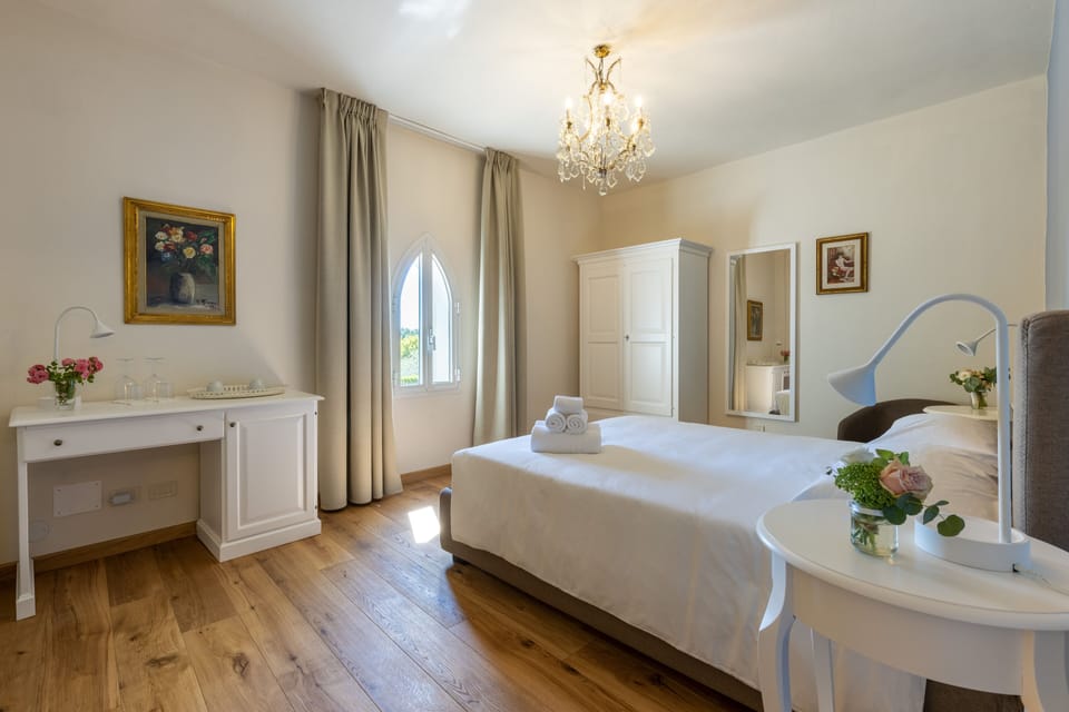 Deluxe Double Room, Garden View | Hypo-allergenic bedding, minibar, free WiFi, bed sheets