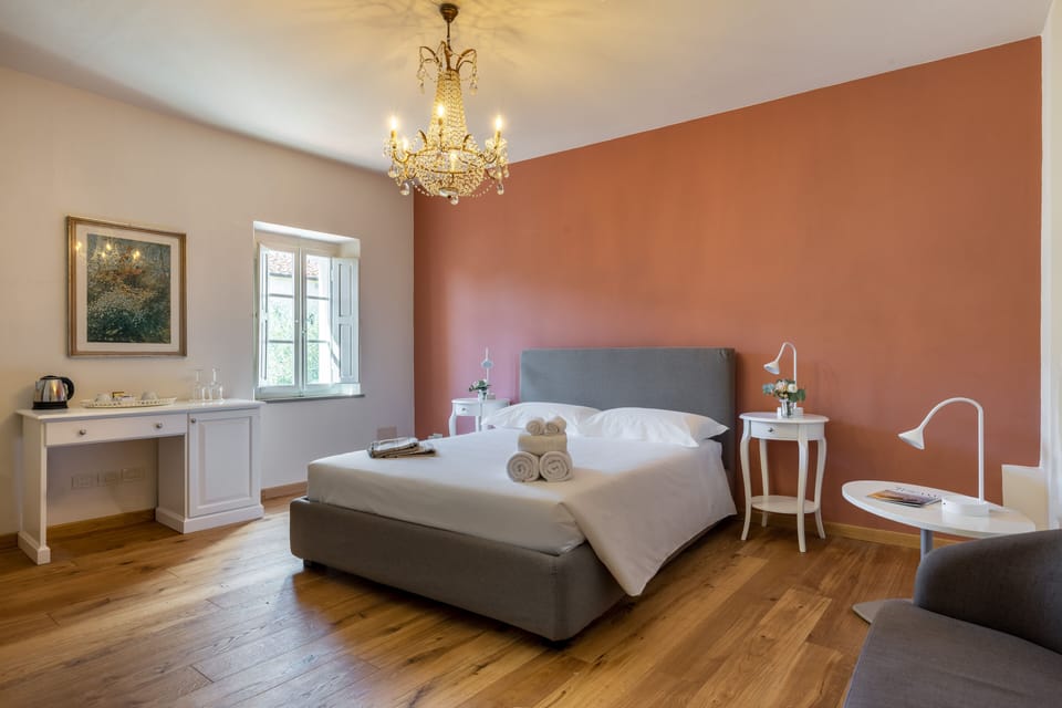 Deluxe Double Room | Hypo-allergenic bedding available, minibar, WiFi (free), bed sheets