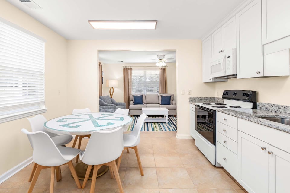 House, Multiple Beds, Kitchen | Private kitchen | Fridge, microwave, oven, dishwasher