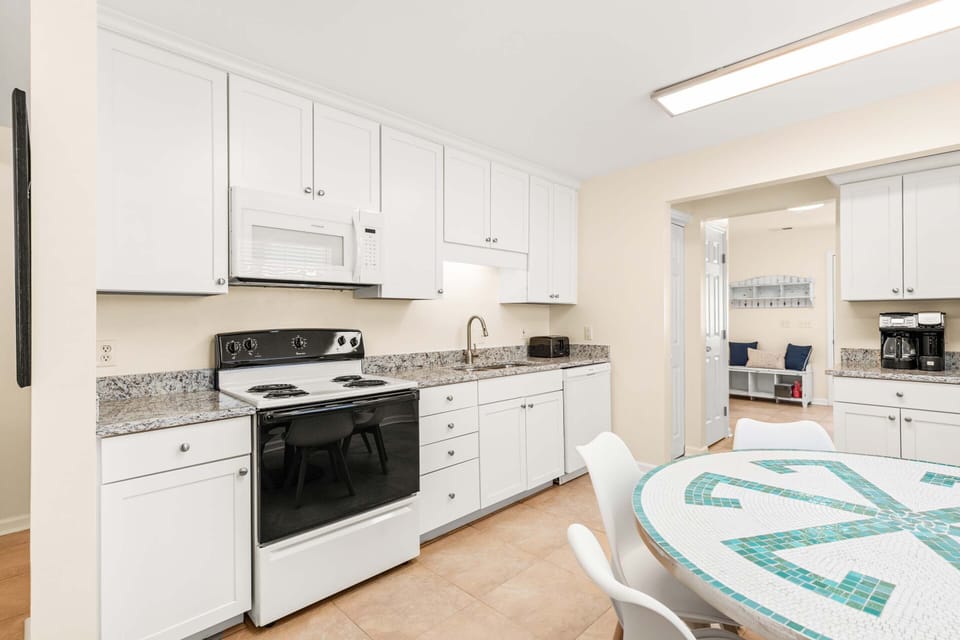 House, Multiple Beds, Kitchen | Private kitchen | Fridge, microwave, oven, dishwasher