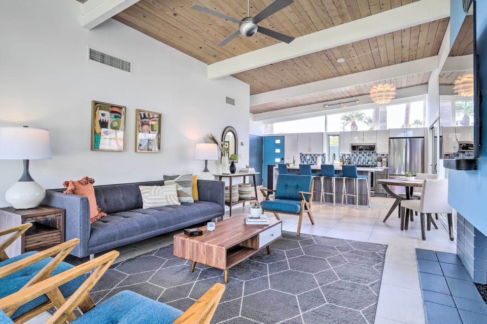 Living Room | Smart TV | Fireplace (Decorative Only) | Free WiFi | Central A/C