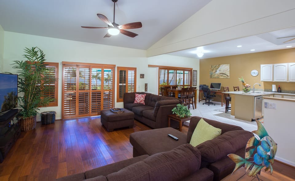 Livingroom and Kitchen
