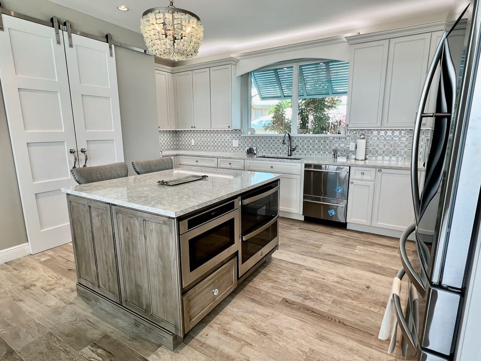 Kitchen with large island