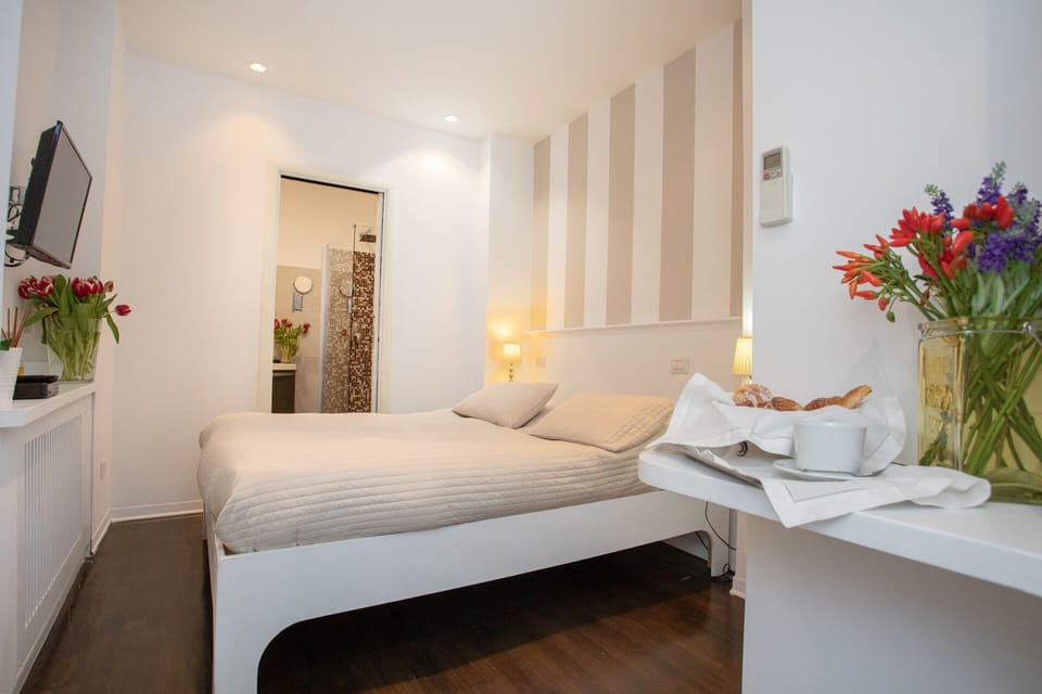 Double Room | Hypo-allergenic bedding, down comforters, free WiFi, bed sheets