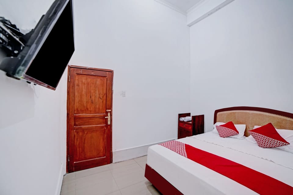 Standard Double Room | Laptop workspace, blackout drapes, WiFi (free), bed sheets