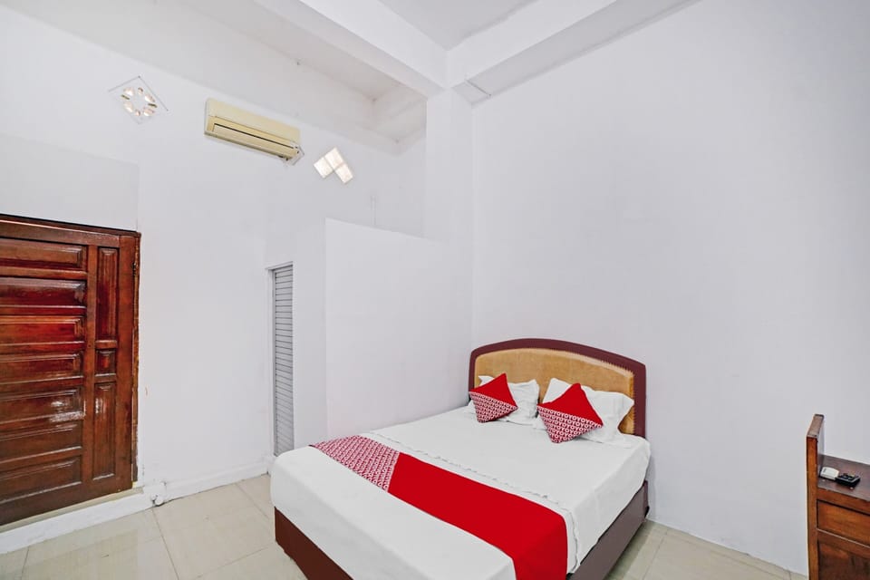 Standard Double Room | Laptop workspace, blackout drapes, WiFi (free), bed sheets