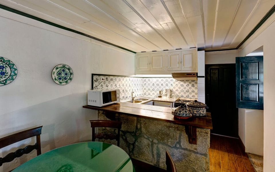 Traditional Cottage | Private kitchen | Fridge, microwave, dishwasher, espresso maker