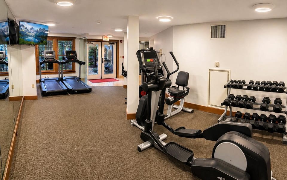 The fitness center has 2 treadmills, 2 bikes, and free weights.