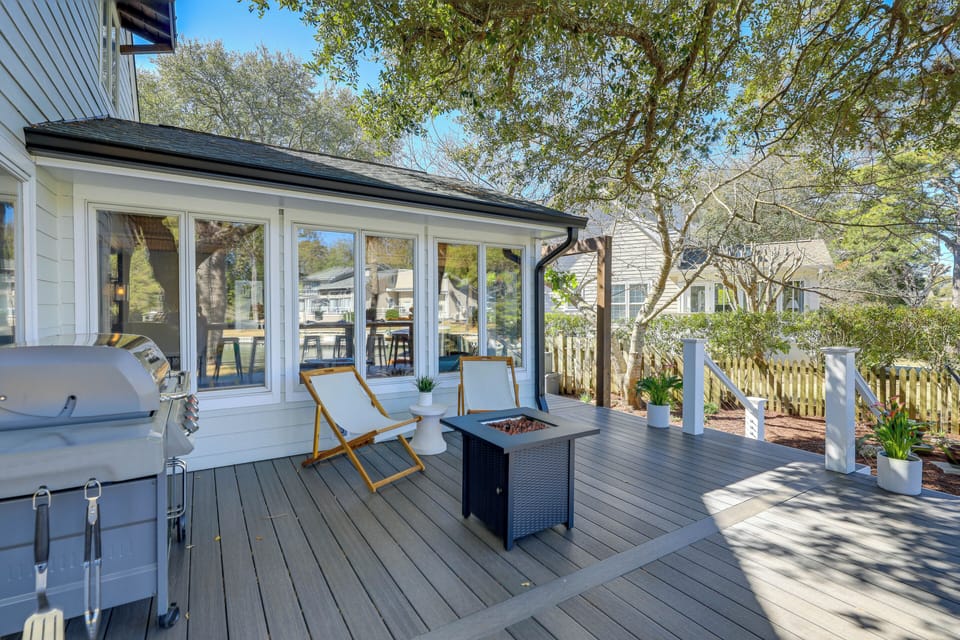 Deck | Gas Grill | Fire Pit