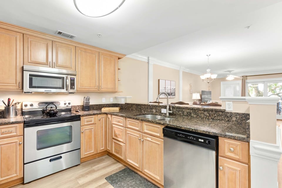 Condo, Multiple Beds, Pool Access, Garden View (118) | Private kitchen | Fridge, microwave, oven, stovetop
