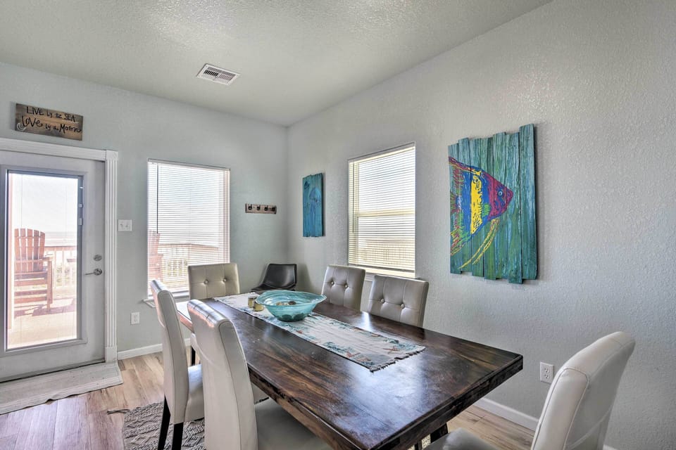 Dining Table | Dishware/Flatware Provided
