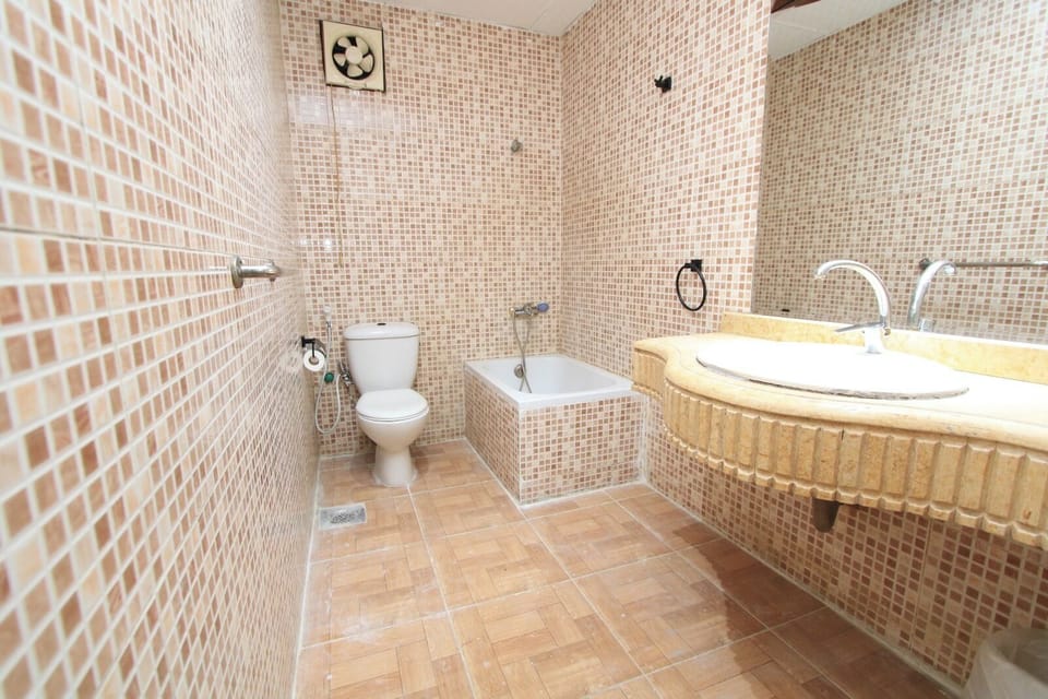 Family Suite | Bathroom | Hair dryer, towels, soap, shampoo