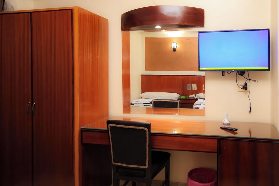 Superior Suite | Egyptian cotton sheets, premium bedding, memory foam beds, minibar
