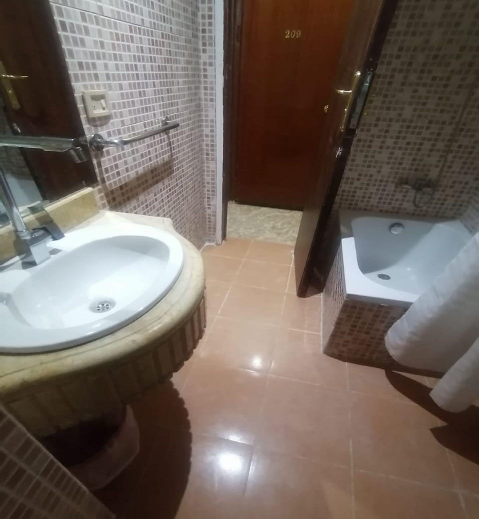 Family Suite | Bathroom | Hair dryer, towels, soap, shampoo