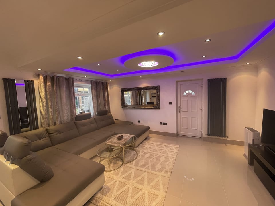 Spacious living room