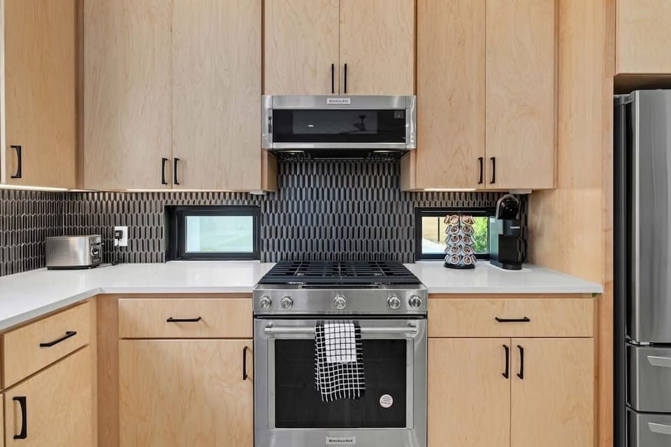 gas range - a chef’s dream! Coffee included.