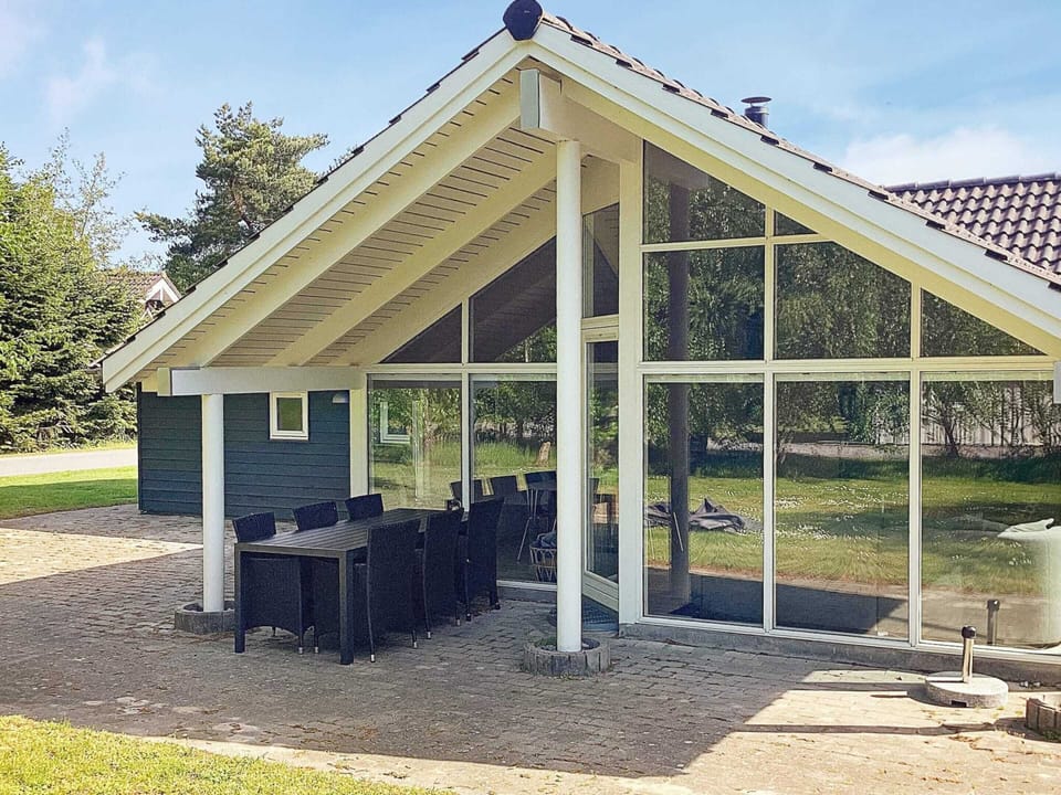 House | Outdoor dining
