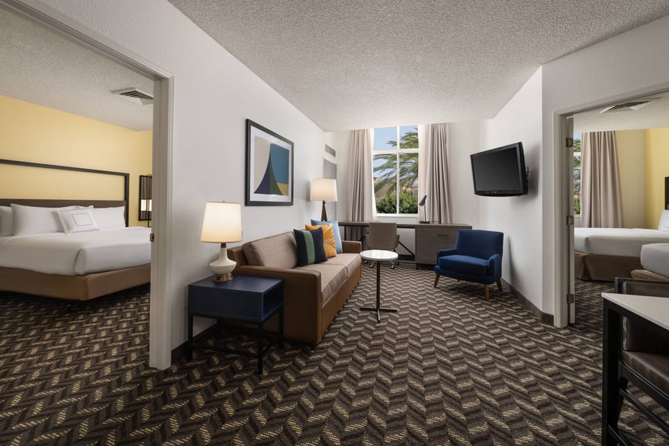 Premium bedding, in-room safe, desk, laptop workspace