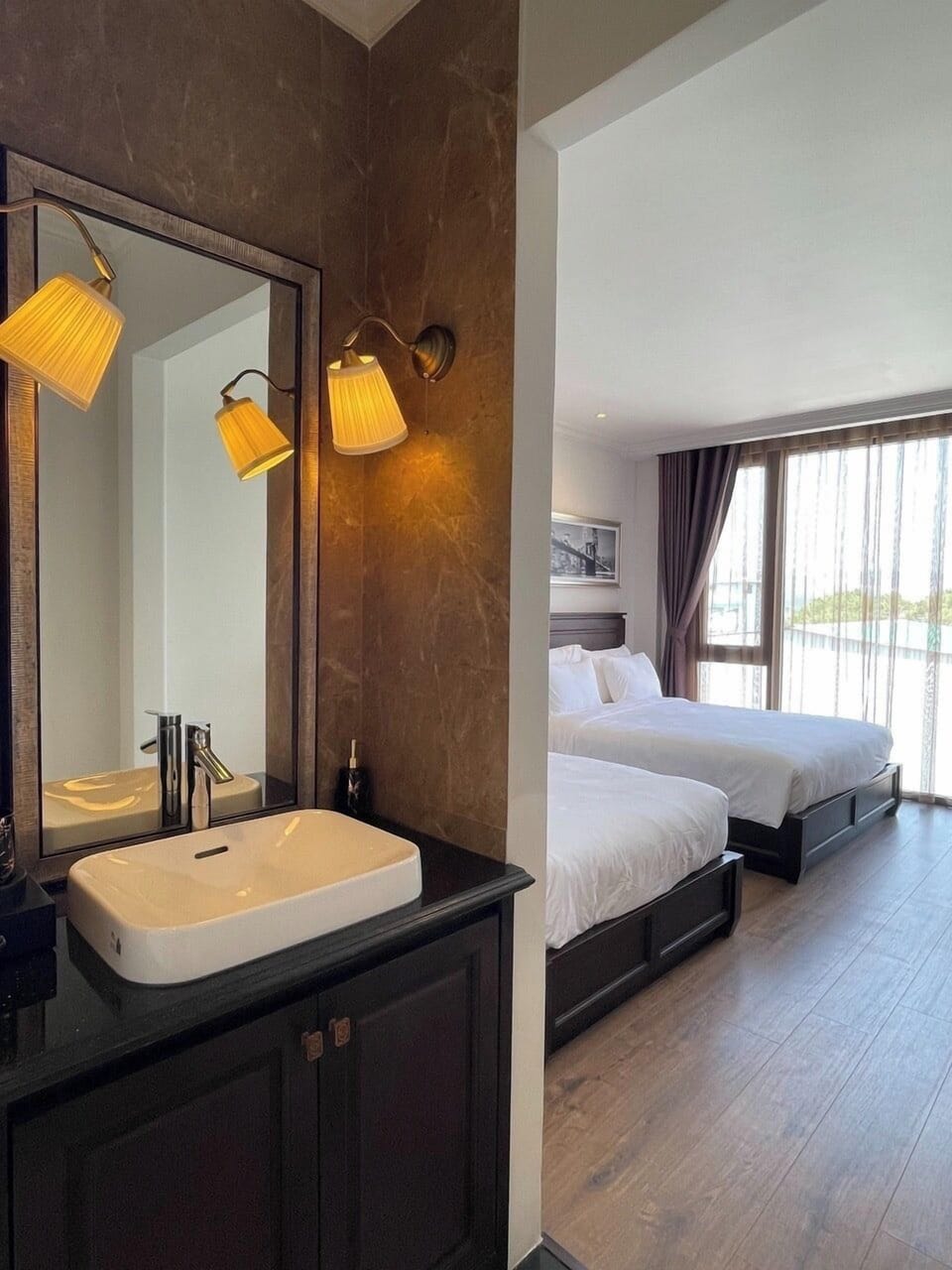 Deluxe Triple Room | Bathroom | Shower, hair dryer, towels, soap