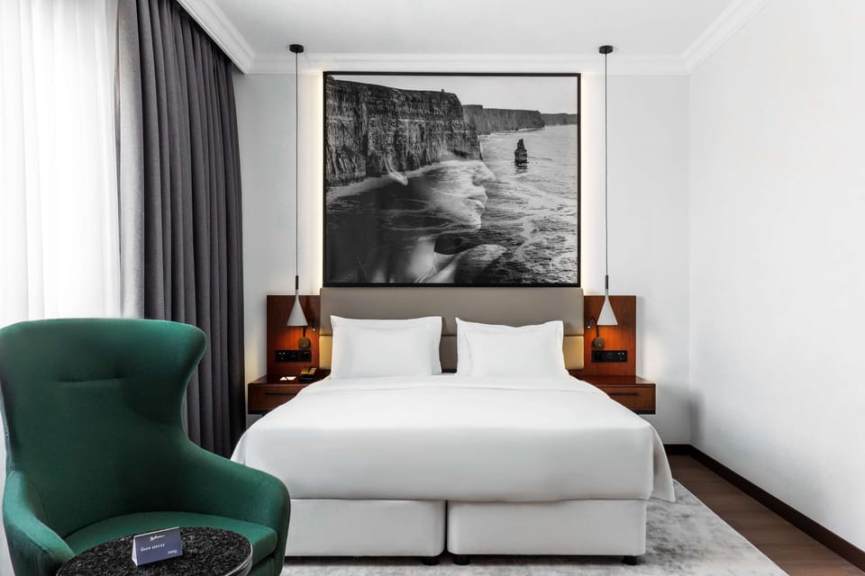 Premium bedding, Tempur-Pedic beds, minibar, in-room safe
