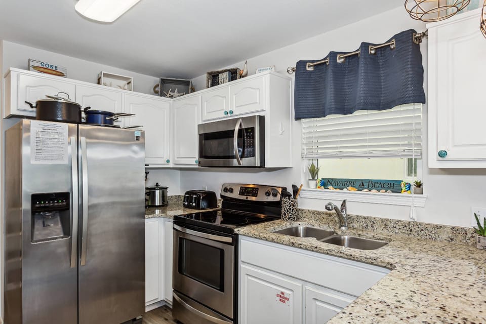 Fully equipped kitchen with all of the necessities