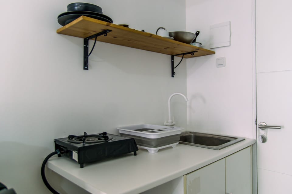 Studio | Private kitchen | Full-size fridge, stovetop