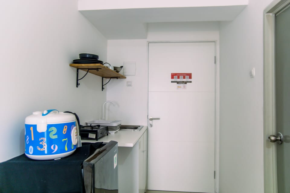 Studio | Private kitchen | Full-size fridge, stovetop