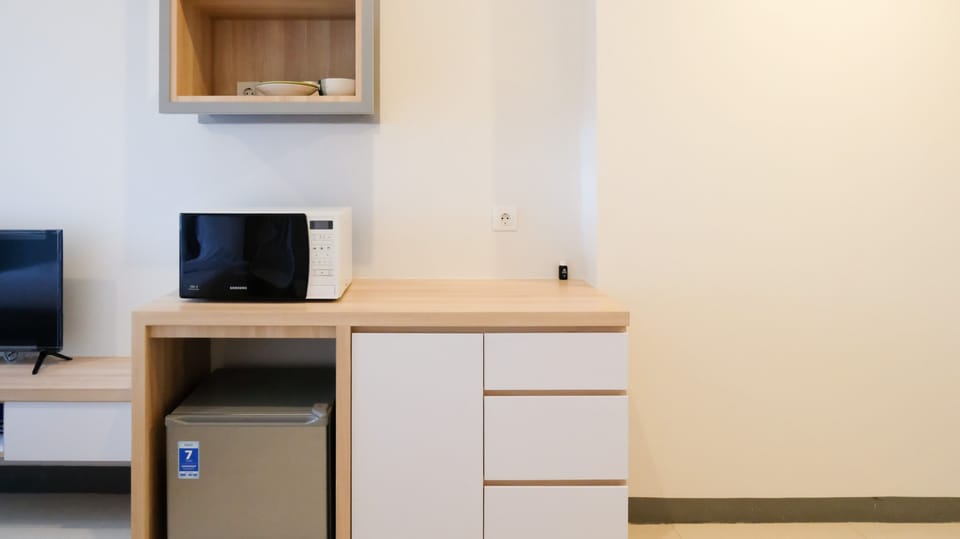 Studio | Private kitchen | Full-size fridge, stovetop