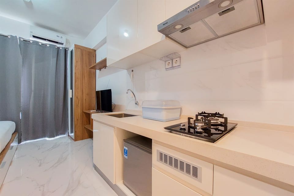 Studio | Private kitchen | Full-size fridge, stovetop