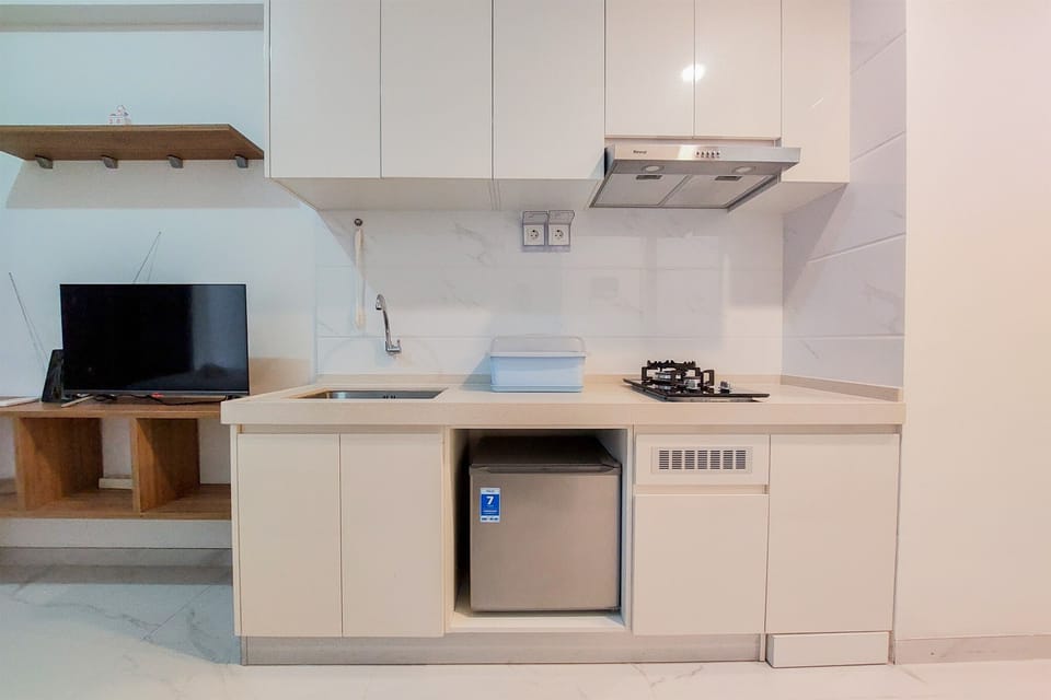 Studio | Private kitchen | Full-size fridge, stovetop