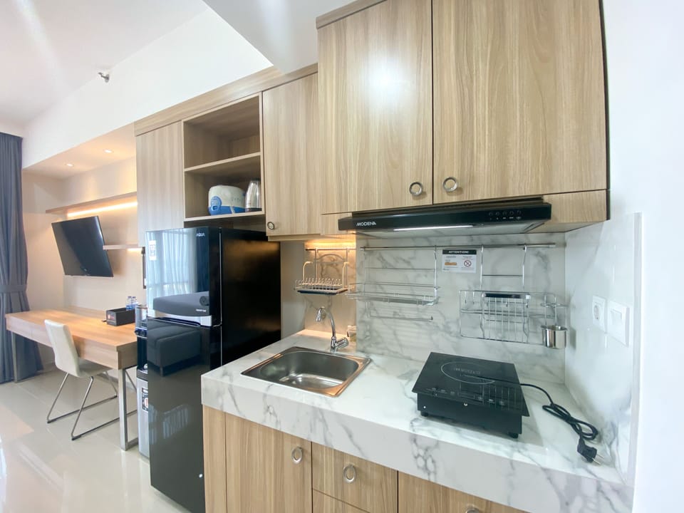 Studio | Private kitchen | Full-size fridge, stovetop