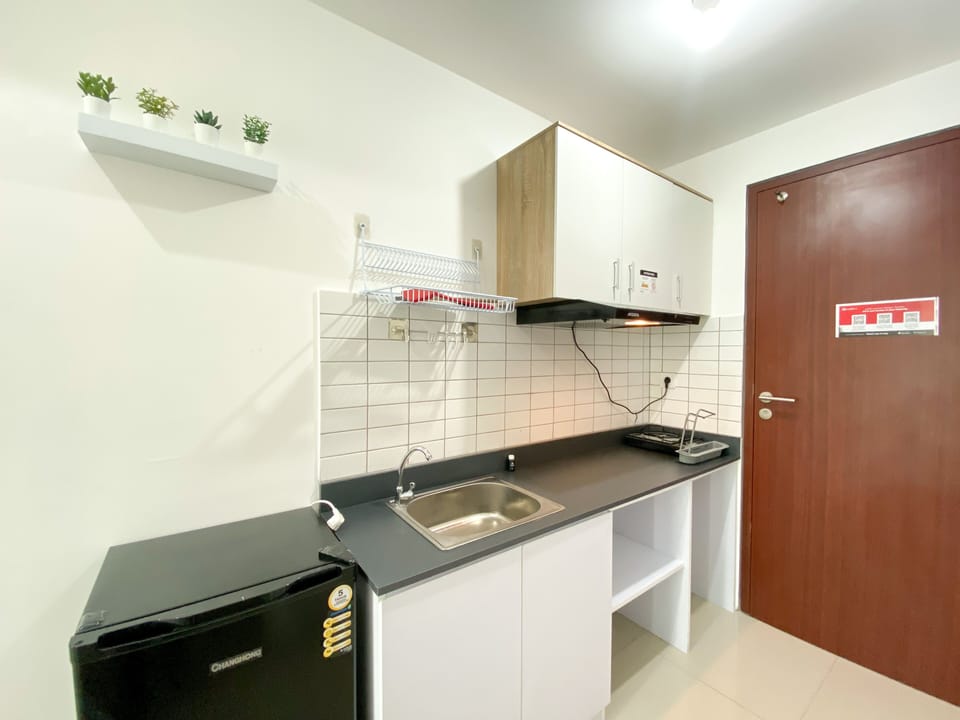 Studio | Private kitchen | Full-size fridge, stovetop