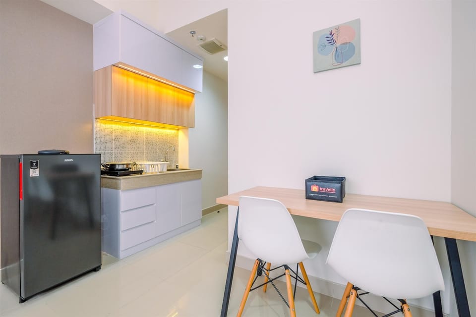 Studio | Private kitchen | Full-size fridge, stovetop