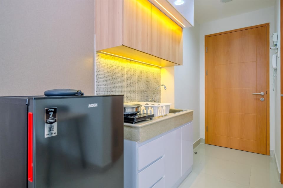 Studio | Private kitchen | Full-size fridge, stovetop