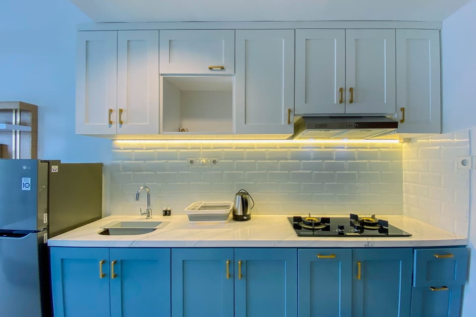 Studio | Private kitchen | Full-size fridge, stovetop