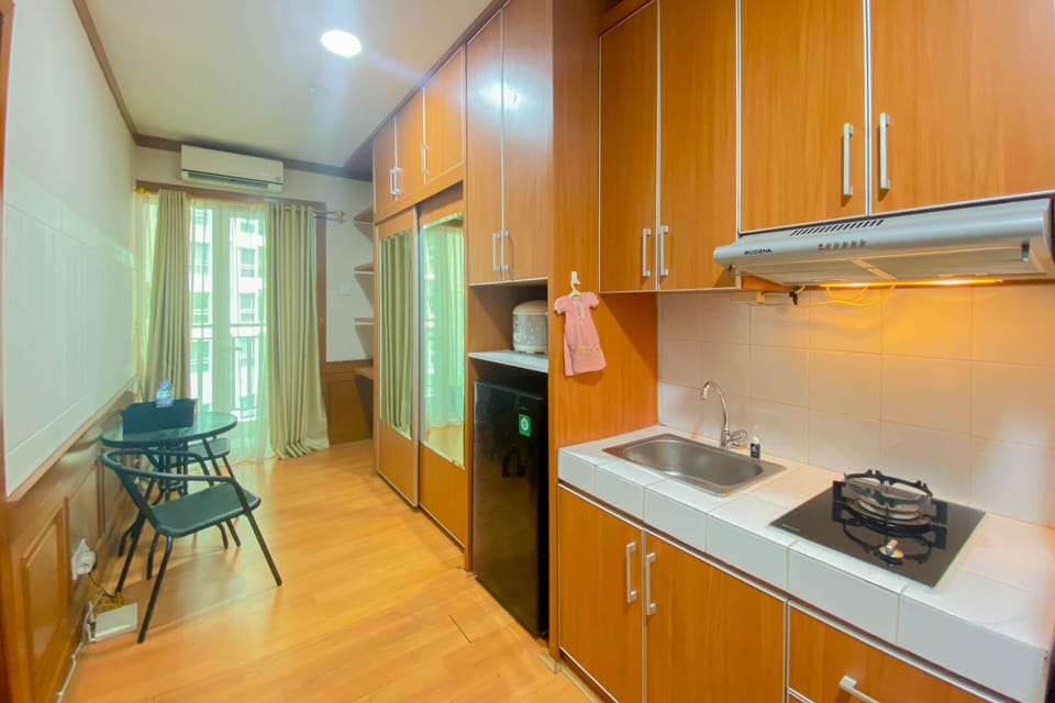 Apartment | Private kitchen | Full-size fridge, stovetop