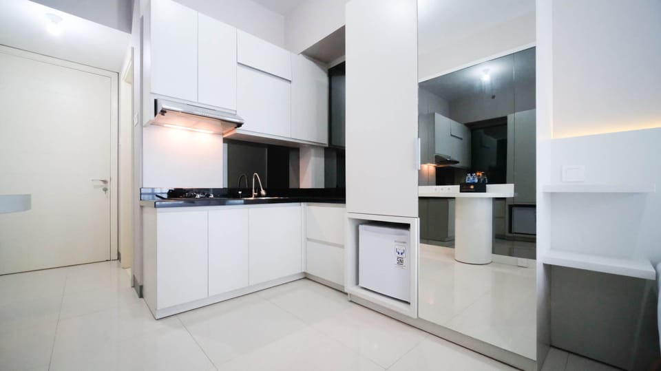 Studio | Private kitchen | Full-size fridge, stovetop