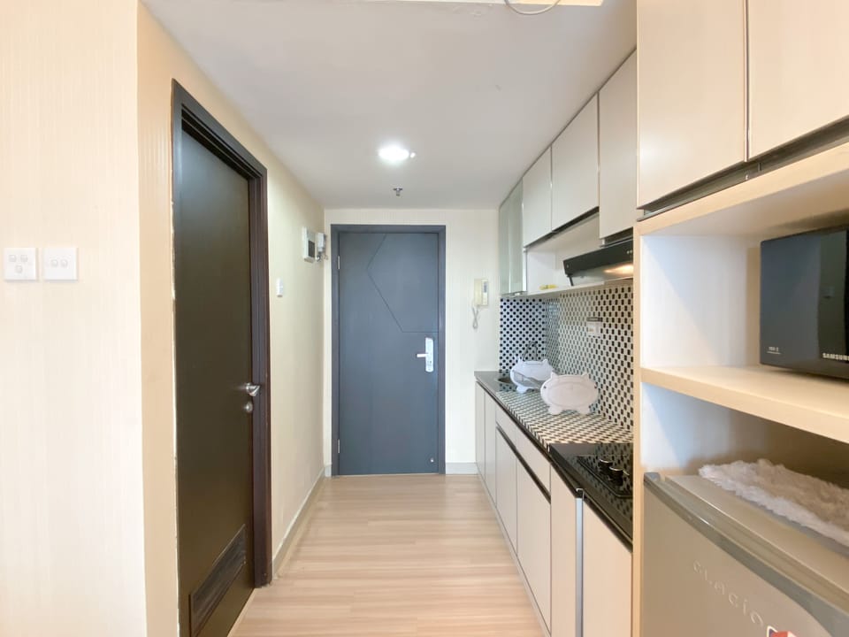 Studio | Private kitchen | Full-size fridge, stovetop