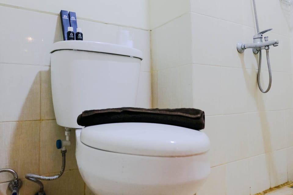 Studio | Bathroom | Shower