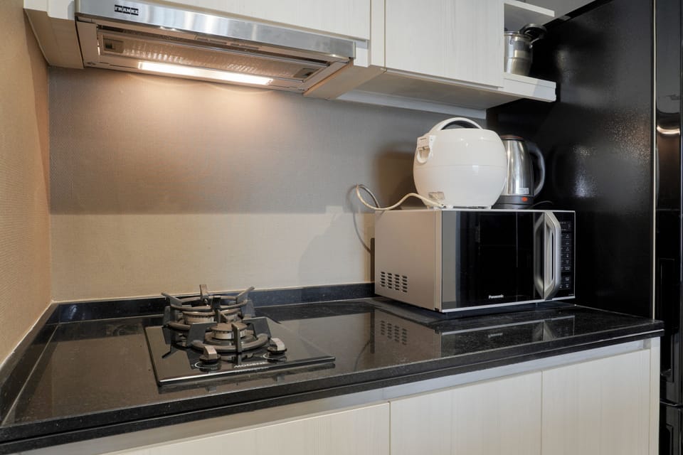 Apartment | Private kitchen | Full-size fridge, stovetop