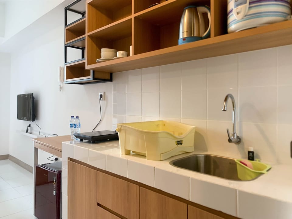 Studio | Private kitchen | Full-size fridge, stovetop