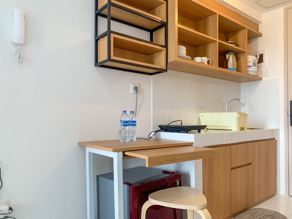Studio | Private kitchen | Full-size fridge, stovetop