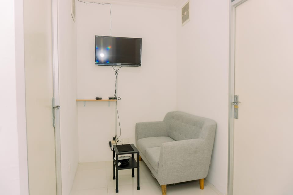 Apartment | Living area | TV