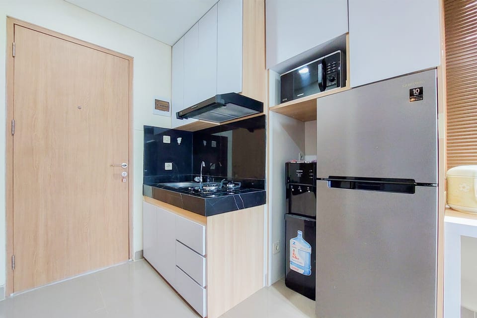 Studio | Private kitchen | Full-size fridge, stovetop