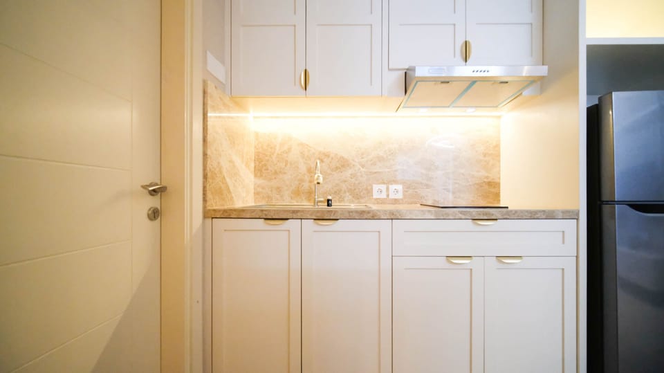 Apartment | Private kitchen | Full-size fridge, stovetop