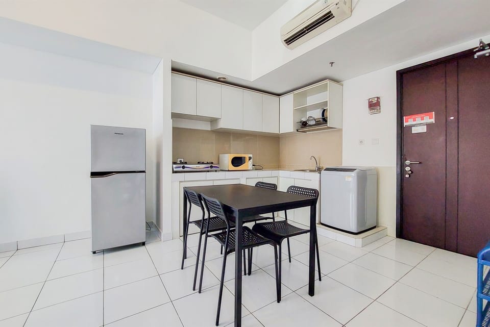 Apartment | Private kitchen | Full-size fridge, stovetop